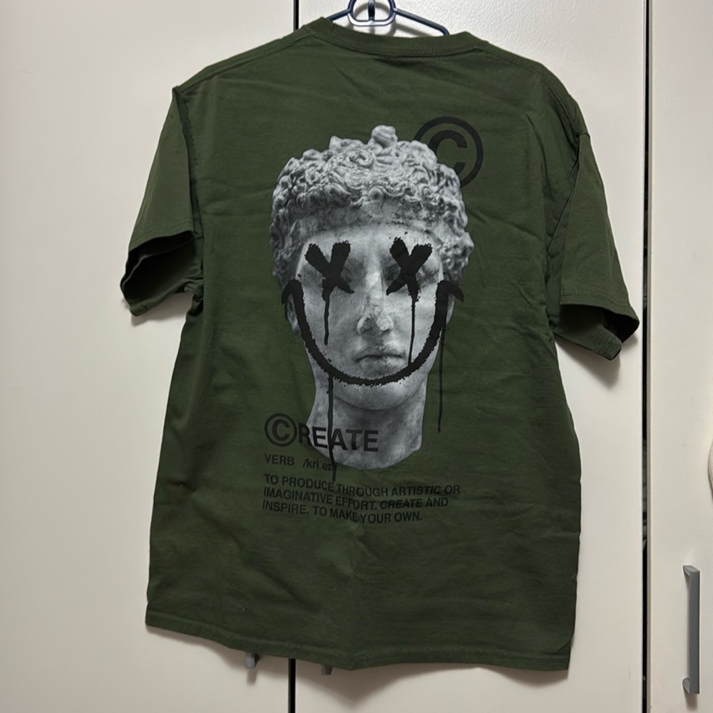 Selling clothes new condition 
Brand - Fashion Nova Men 
Size - Large